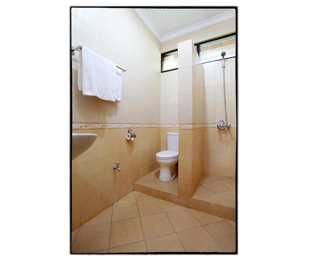 Mascot Hotel Сенггиги Экстерьер фото