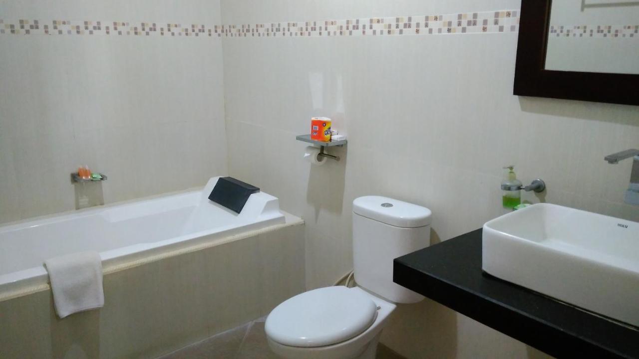 Mascot Hotel Сенггиги Экстерьер фото