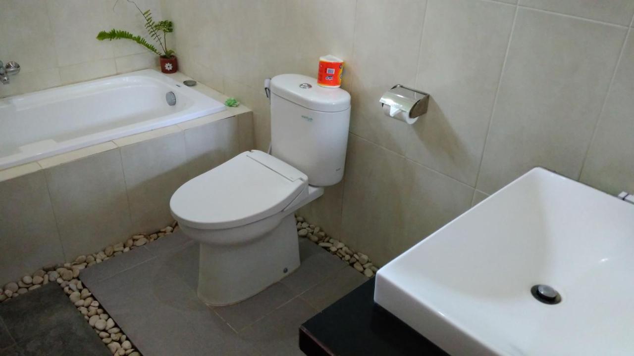 Mascot Hotel Сенггиги Экстерьер фото