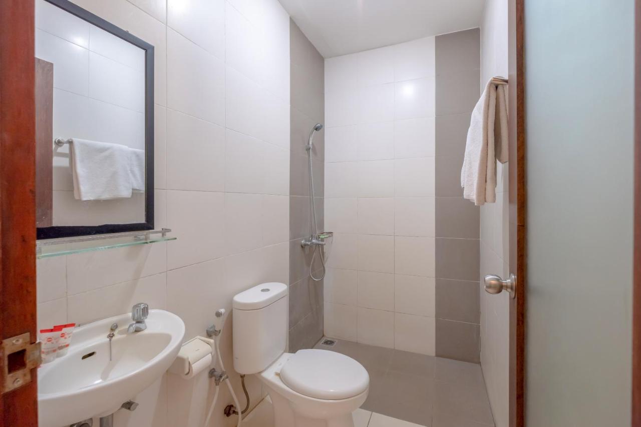 Mascot Hotel Сенггиги Экстерьер фото